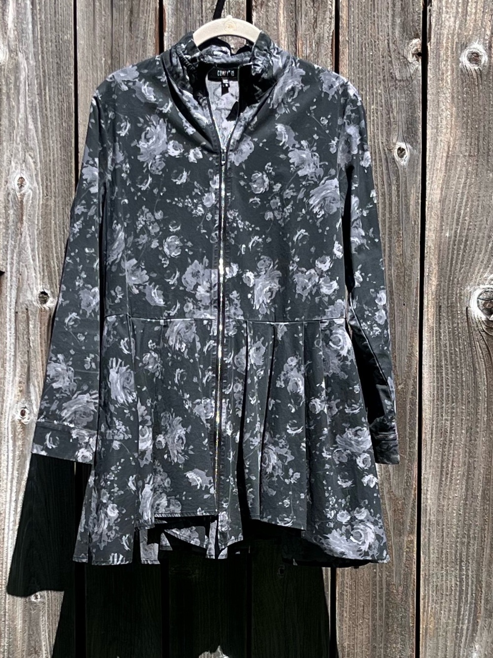Comfy USA black floral zip up pleated jacket size small